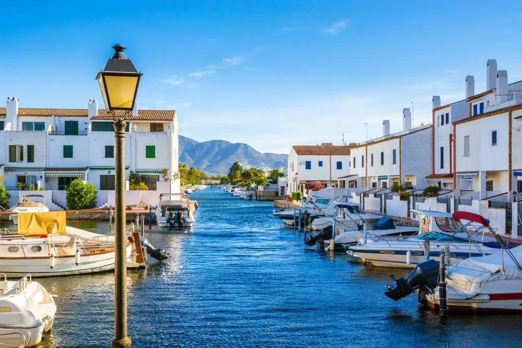 Magnifique Duplex, Vue Mer Et Canal By Welhomy Empuriabrava Bagian luar foto